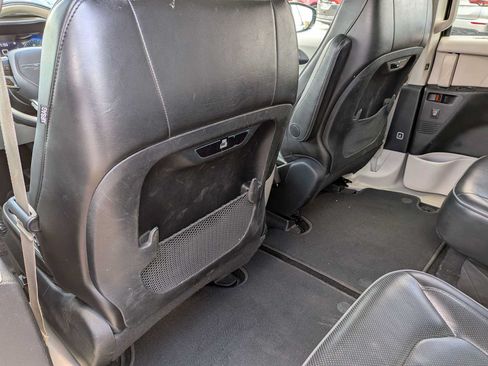 Certified 2020 Chrysler Pacifica Limited w/ Advanced Safetytec Group FWD image 17