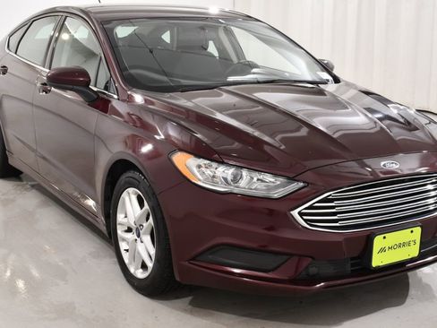 Used 2017 Ford Fusion SE image 4