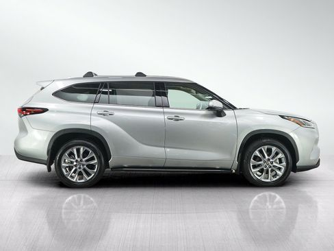 Used 2025 Toyota Highlander Limited AWD/4WD image 6