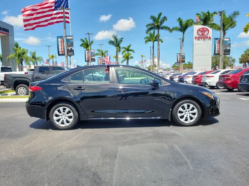 Used 2025 Toyota Corolla LE FWD image 13