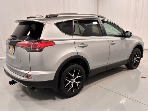 Used 2017 Toyota RAV4 SE w/ Advanced Technology Package image 5