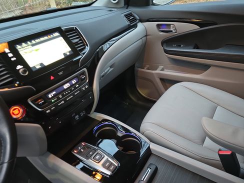 Used 2021 Honda Pilot Touring image 24
