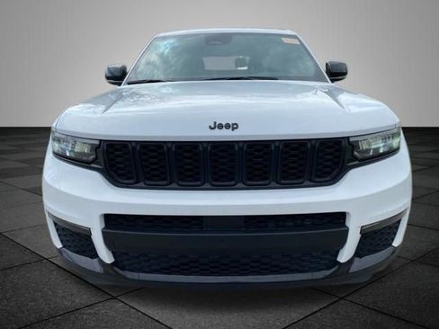 Used 2024 Jeep Grand Cherokee L Limited w/ Black Appearance Package AWD/4WD image 9