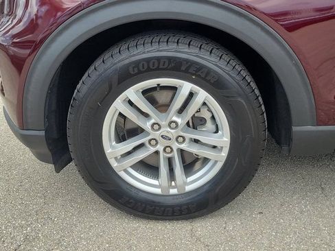 Certified 2022 Ford Explorer XLT w/ Equipment Group 202A RWD image 4