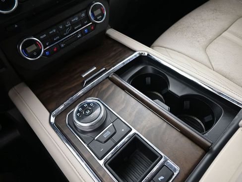 Used 2018 Ford Expedition Platinum image 9