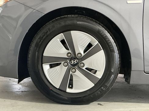 Used 2018 Hyundai Ioniq Blue FWD image 13