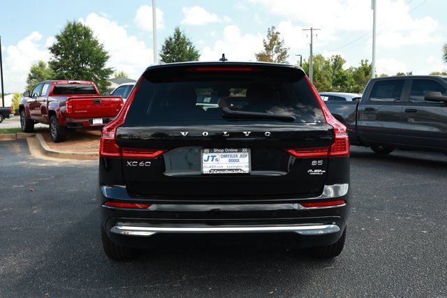 Used 2023 Volvo XC60 B5 Plus FWD image 7
