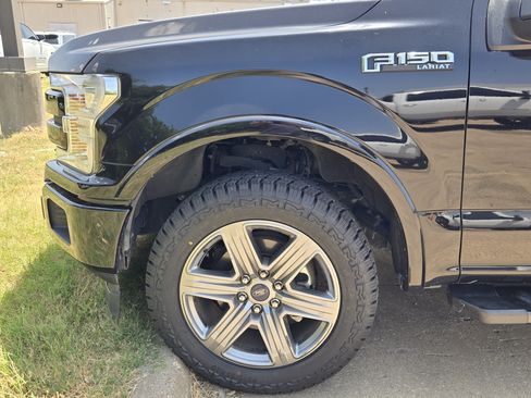 Used 2019 Ford F150 Lariat w/ Equipment Group 502A Luxury AWD/4WD image 8