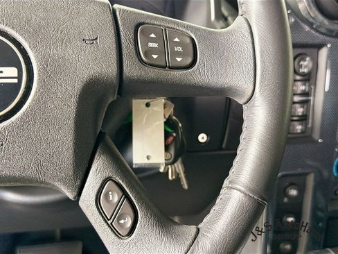 Used 2005 HUMMER H2 SUT w/ Preferred Equipment Group AWD/4WD image 14