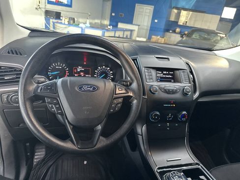 Used 2019 Ford Edge SE FWD image 22