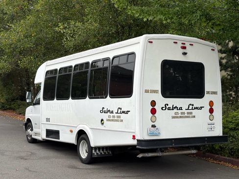 Used 2014 Chevrolet Express 4500 w/ Shuttle Bus Package image 4