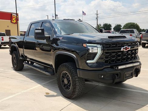 Used 2024 Chevrolet Silverado 2500 ZR2 w/ ZR2 Bison Edition AWD/4WD image 4