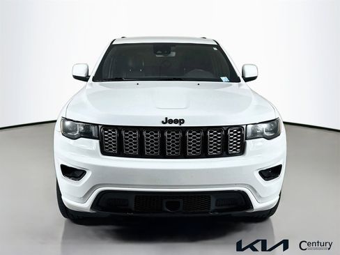 Used 2021 Jeep Grand Cherokee Laredo X AWD/4WD image 2