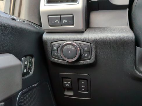 Used 2019 Ford F150 Platinum w/ Equipment Group 701A Luxury AWD/4WD image 26