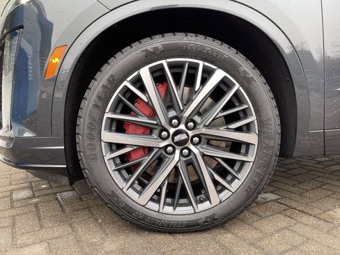 Used 2023 Cadillac XT6 Sport w/ Technology Package image 11