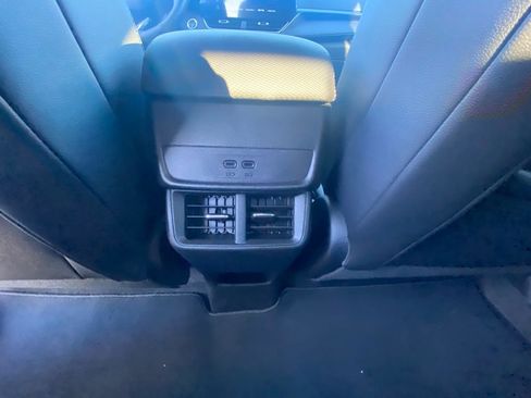 Used 2025 Chevrolet Equinox LT w/ Convenience Package II FWD image 24