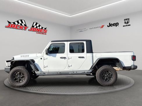 Used 2021 Jeep Gladiator Sport AWD/4WD image 2