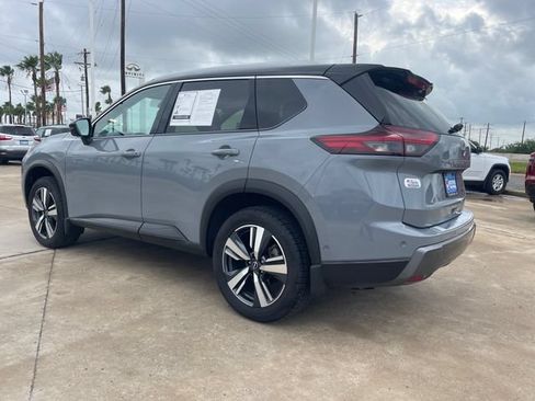 Used 2024 Nissan Rogue SL AWD/4WD image 3