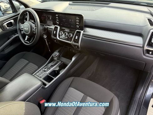 Used 2022 Kia Sorento LX AWD/4WD image 8