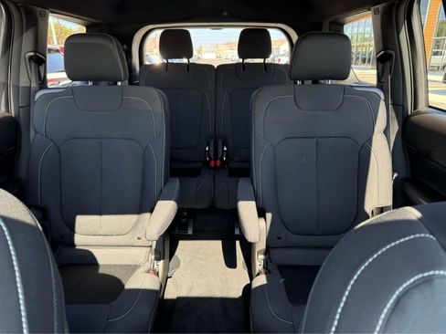 Used 2025 Jeep Grand Cherokee L Laredo image 28