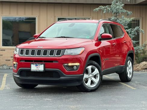 Used 2019 Jeep Compass Latitude w/ Popular Equipment Group AWD/4WD image 2