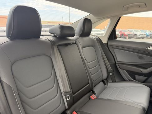Used 2025 Volkswagen Jetta SEL FWD image 37