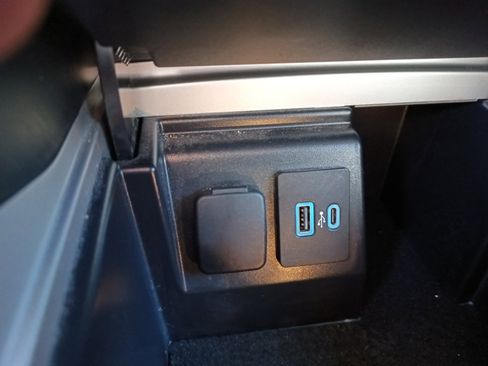 Used 2023 Ford Explorer Limited image 18