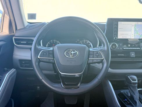 Used 2021 Toyota Highlander XLE image 23