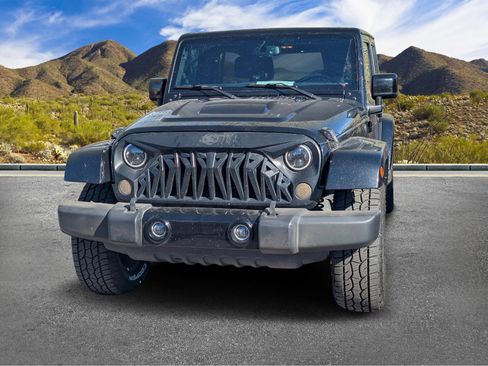 Used 2015 Jeep Wrangler Unlimited Sahara image 2