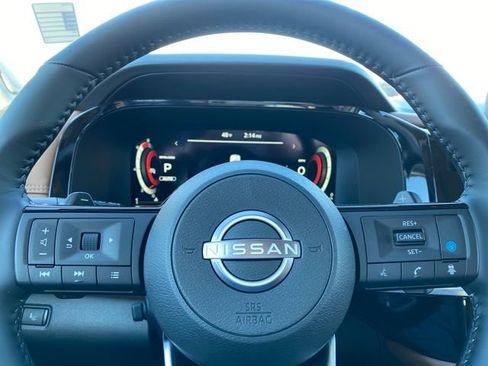 New 2025 Nissan Pathfinder Platinum image 16