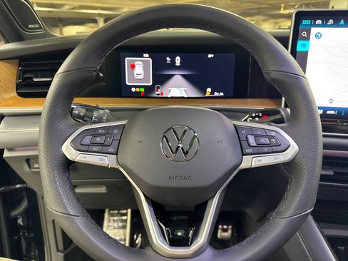 New 2026 Volkswagen Tiguan SEL R-Line AWD/4WD image 23