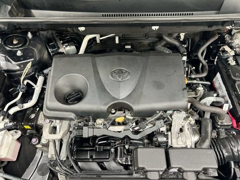 Used 2021 Toyota RAV4 XLE AWD/4WD image 24