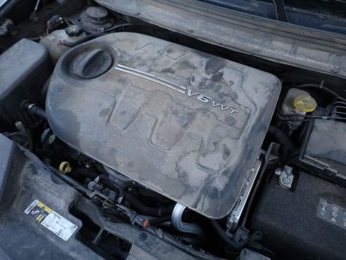 Used 2018 Jeep Cherokee Latitude Plus w/ Cold Weather Group image 8