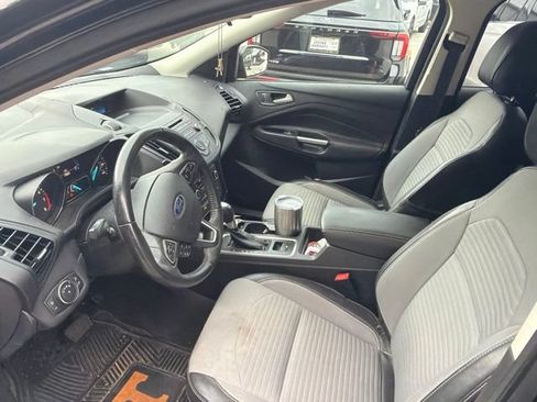 Used 2017 Ford Escape SE w/ SE Sport Appearance Package FWD image 11