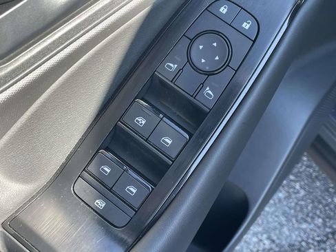 Used 2025 Nissan Rogue S image 16