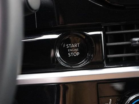 Certified 2025 Nissan Pathfinder SV FWD image 16