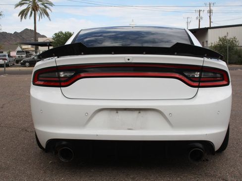 Used 2015 Dodge Charger R/T RWD image 5