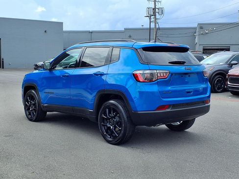 Certified 2025 Jeep Compass Latitude w/ Convenience Group AWD/4WD image 2
