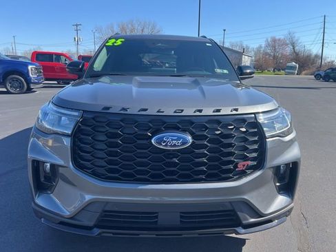 Used 2025 Ford Explorer ST AWD/4WD image 2