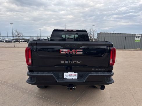 Used 2021 GMC Sierra 2500 Denali w/ Denali Black Diamond Edition image 4