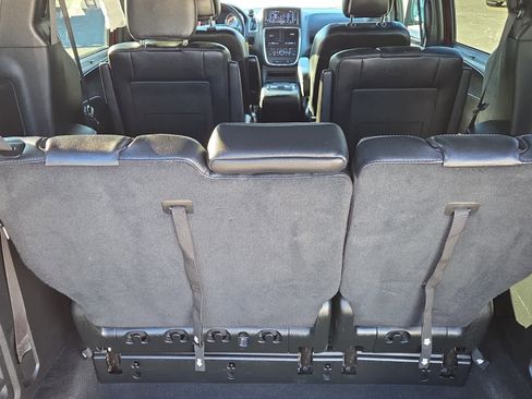Used 2018 Dodge Grand Caravan SXT w/ Driver Convenience Group image 10