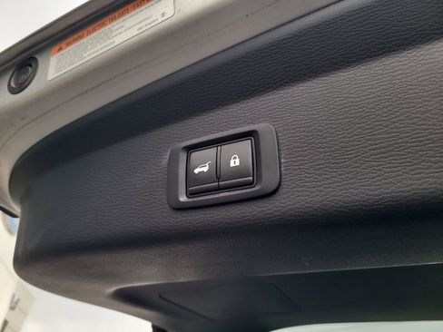 Used 2024 Mitsubishi Outlander AWD image 28