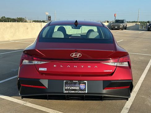 Used 2025 Hyundai Elantra Limited FWD image 12