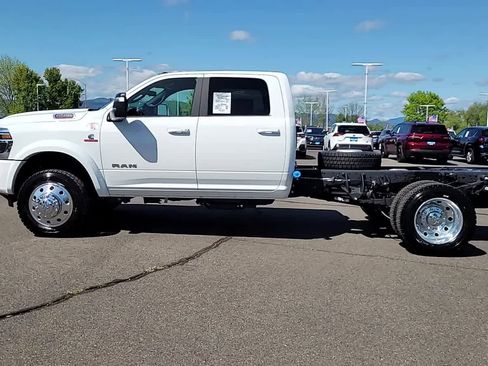 New 2026 RAM 5500 4x4 Crew Cab image 5