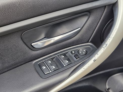 Used 2018 BMW 320i Sedan RWD image 9