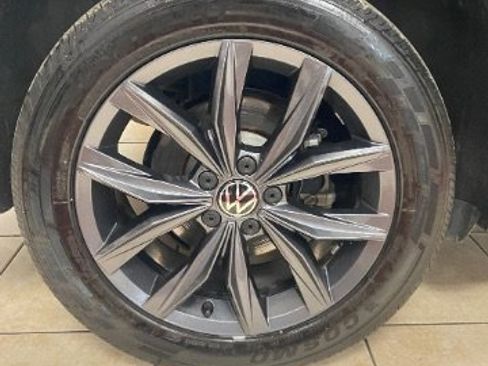 Used 2022 Volkswagen Tiguan SE image 36