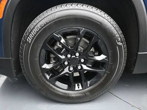Used 2023 Chevrolet Traverse LS w/ Safety Package AWD/4WD image 10