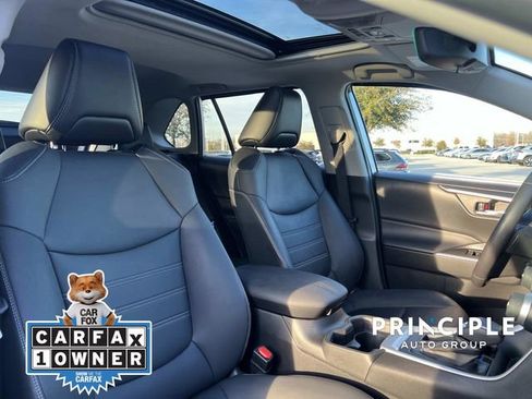 Used 2021 Toyota RAV4 XLE Premium image 31