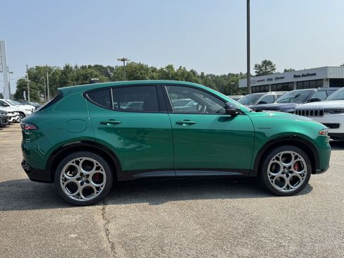 Used 2025 Alfa Romeo Tonale w/ Premium Package AWD/4WD image 4