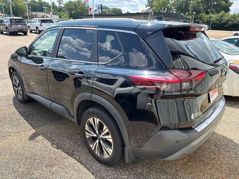 Used 2023 Nissan Rogue SV w/ SV Premium B Package FWD image 4